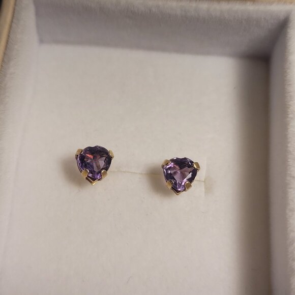 Amethyst Heart Post Earrings Dainty 14k Yellow Gold Vintage February Birthstone - Picture 3 of 15